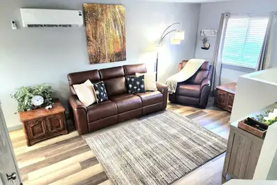 Image de Remodeled Townhome with City Views