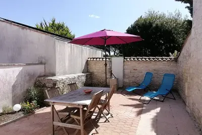 Image de Les Roses Trémières - A 1km de la gare, garage