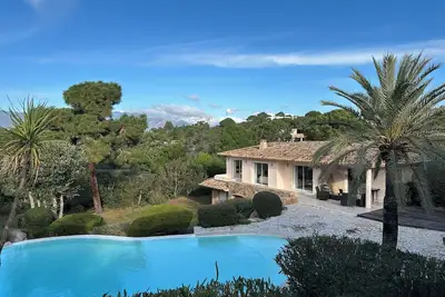 Image de Villa familiale dans le Domaine privée Cala Rossa, accès plage à pieds.