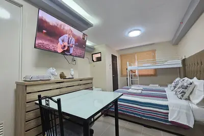 Image de Primerose Manor is near the airport, beaches, and malls