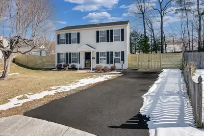 Charming 3-Bedroom House with Large Fenced Backyard & Prime Location