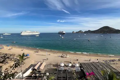 Image de Beachfront Presidential Suite on Medano Beach in Cabo San Lucas. Mar 31-Apr 7.