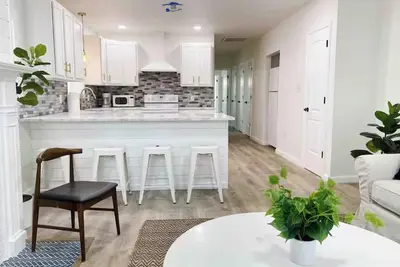 Image de Gardenia - Stylish Apartment in Downtown Lexington