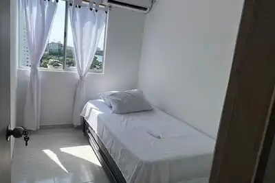 Image de Family-Friendly Haven: Modern Amenities & City Views