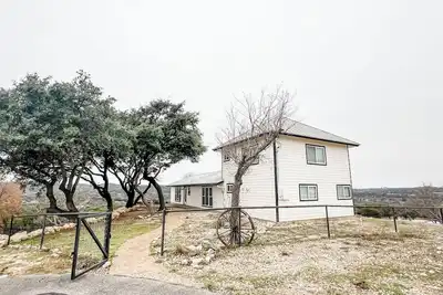 Image de Hilltop Haven on 31 acres w/ Breathtaking Views, Horses, & Epic Fire Pit