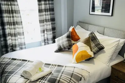 Image de Comfortable 4-bedroom serviced accommodation in Grimsby with private garden and on-street parking