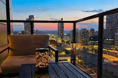 Image de Luxury Sunset Suite - Downtown, full kitchen, private balcony with Free parking