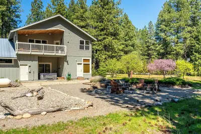 Image de 3br Pet-Friendly Family Pine Cabin with Hot-Tub + Access to Roslyn Ridge!