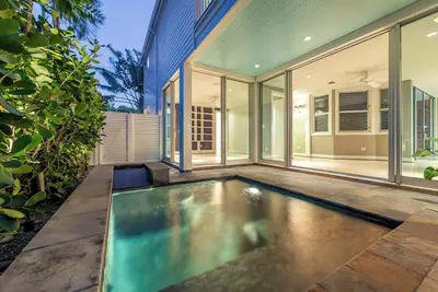 Zen Villa - A Luxurious 3-bedroom Sanctuary with WiFi & a Pool in Old Key West