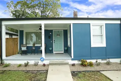 Image de Bungalow de 3 chambres 2 salles de bain complètes au cœur de la ville à quelques