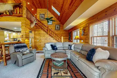 Image de Waterfront Log Cabin Retreat with Private Boat Dock, Gas Grill, Fire pit & Wifi