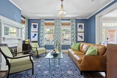 Image de Centrally Located Updated Historic Home!