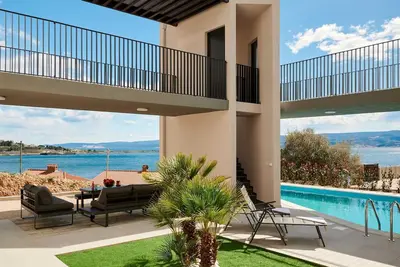 Image de Villa sereine de 6 chambres pour 12 personnes avec piscine, à proximité de la plage