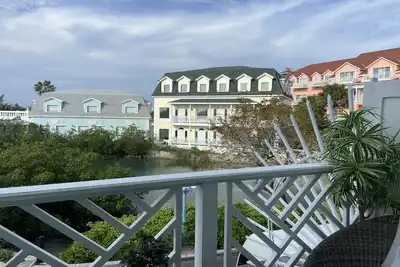 Image de Charming 2-bedroom condo with WiFi, Ac in lovely Sandyport, Bahamas