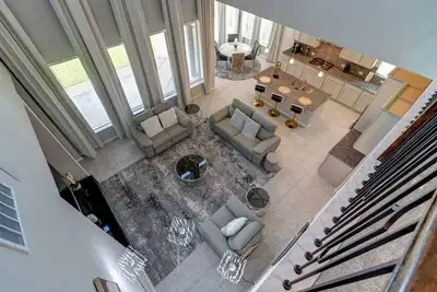 Image de Suburb quiet & majestic mansion