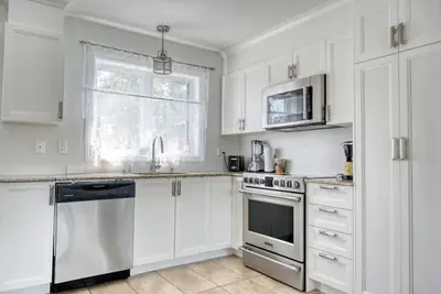 Image de Maison à louer 3 ch avec vue sur le Mont Ste-Anne, 2 salons, sur 3 étages -035