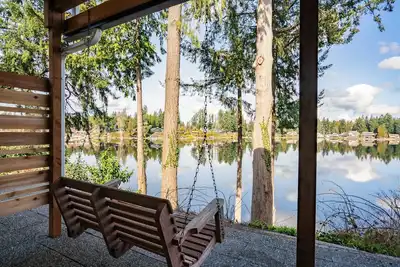 Image de Cozy, comfortable, peaceful, unique lakeside house w beautiful views/Olympia
