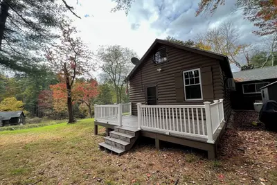 Image de Serene Catskills Lakefront Cabin - Rustic Hideaway
