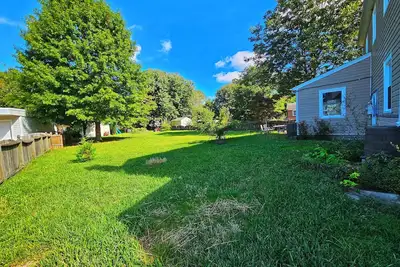 Image de Family friendly in Hampton with huge yard, dog park, and 2 blocks from the bay