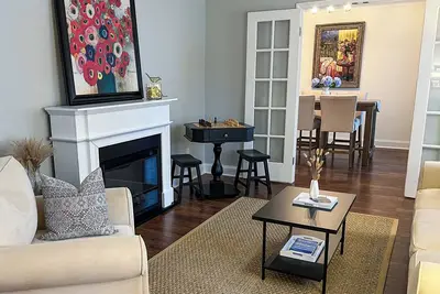 Image de Entire Home Next to Dt Cary Park