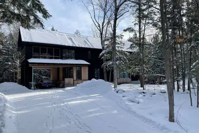 Image de 110 Wood Smoke - Modern Wilderness Lakehouse only 6 minutes to Edelweiss Ski