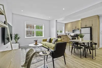 Image de Stylish 2-Bedroom Haven by Jean Talon Market