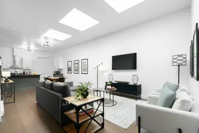 Image de Modern and Cozy 2bdr near St-Hubert Plaza