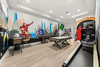 Image de Cold Plunge, Sauna, Waterslide, Pickleball, Volleyball, mini golf, Ev