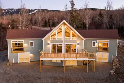 Image de Magalloway 57 is the largest rental home on Saddleback Mountain - 6 bedrooms, 5. 5 bathrooms!