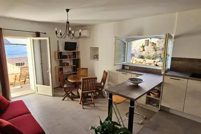 T2 typique au cœur du village et vue sur le Golfe