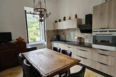 Image de Bel & ancien appartement T3 rénové dans Sartène