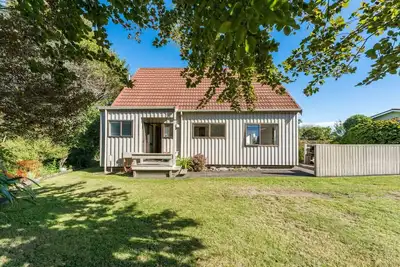 Image de Tranquil Retreat wi-fi & pets, lake view from rear deck, property backs onto reserve