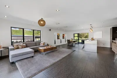 Image de Riverside in private gated community & Wi-Fi, large outdoor area including outdoor, Bbq and alfresco dining, outdoor. Direct access to the river. Trampoline and ping pong table to keep the  young ( and not so young) entertained.