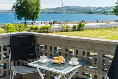 Image de Stay in town with Wi-Fi, Taupo Cbd. Watch the sunsets from the balcony