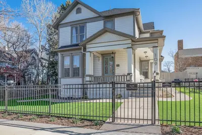 Image de Beautifully Restored 1883 home! Walk to Square!
