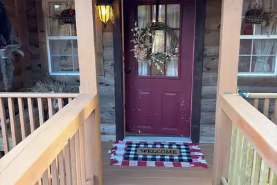 Image de Cozy cabin on 10 acre farm with horses, chickens, cats, dog & gardens