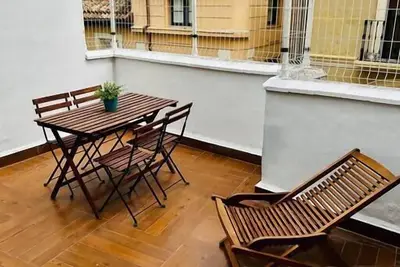 Image de Loira Santa Isabel: Large terrace in the center of town