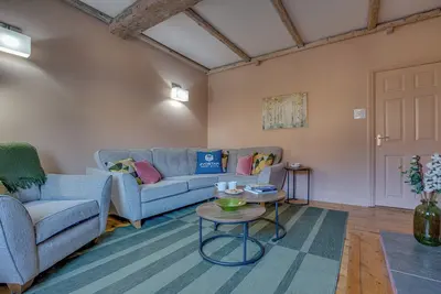 Image de Charming Home for 10 | Perfect for Work & Leisure Stays