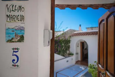 Image de Villa del Tennista is a typical, characteristic 2-floored house in Praiano.