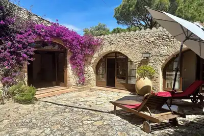 Image de Historic rural masia in the heart of la Costa Brava