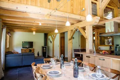 Image de This chalet is a 4 bedroom(s), 2. 5 bathrooms, located in Morzine, Auvergne-Rhône-Alpes.