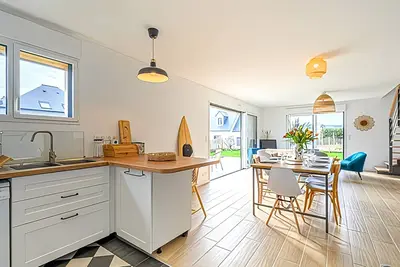 Image de Lumineuse maison en bois, 4 chbrs, 10 pers, 5mn des plages et commerces