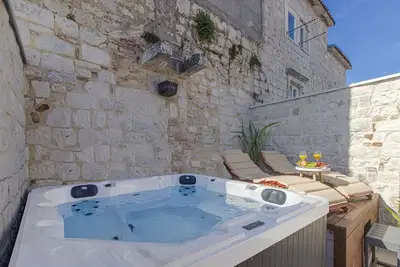 Image de Stone House Trogir - Three bedroom house with jacuzzi