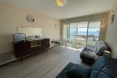 Image de Studio en bord de mer avec balcon et parking
