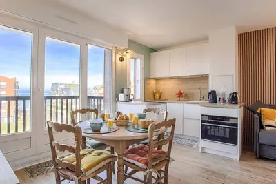 Image de Appartement élégant avec balcon vue mer et parking sécurisé à Cabourg