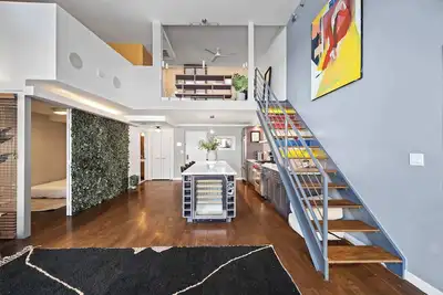 Image de DeKalb Loft by Rove Travel | 2br Duplex Condo Loft