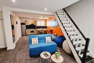 Image de Belle maison rénovée, 2 chambres, clim, parking privé gratuit, Wi-Fi