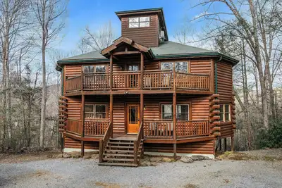 Image de Private Indoor Pool, Hot Tub, Fire Pit, Pool Table, Free Attractions!