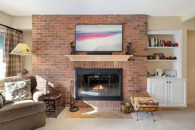 3br+Den Mountain Getaway Steps from the Slopes