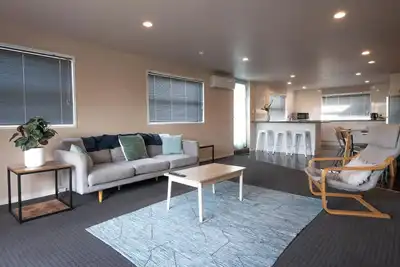 Image de 3 Bed Room downstairs house with Private entrance